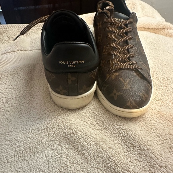 Louis Vuitton men’s sneakers
Luxembourg leather low trainers brown - Picture 4 of 4